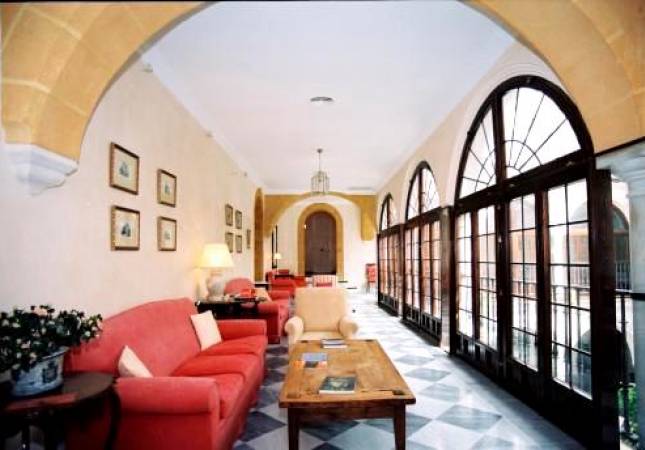 Románticas habitaciones en Hotel Palacio Marqués de la Gomera. Disfrúta con los mejores precios de Sevilla